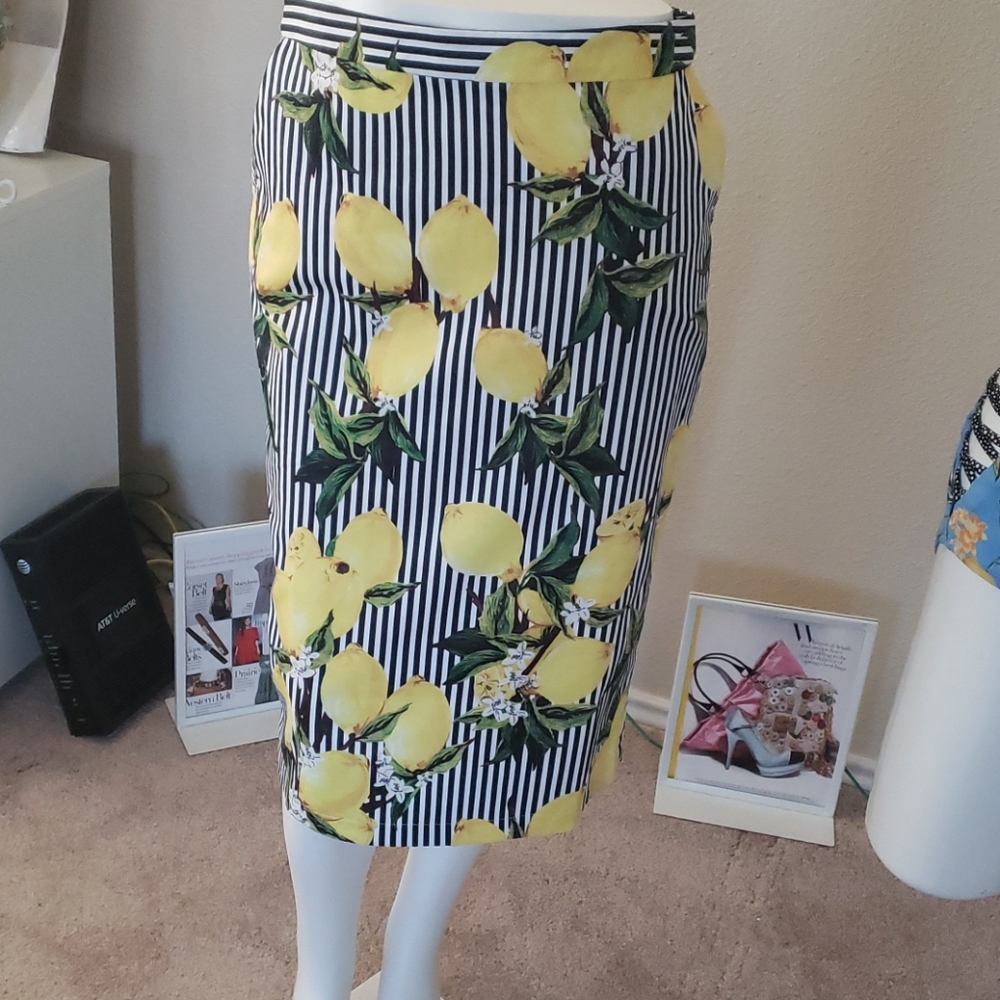 New Ovi medium stripe and lemon 🍋 print skirt